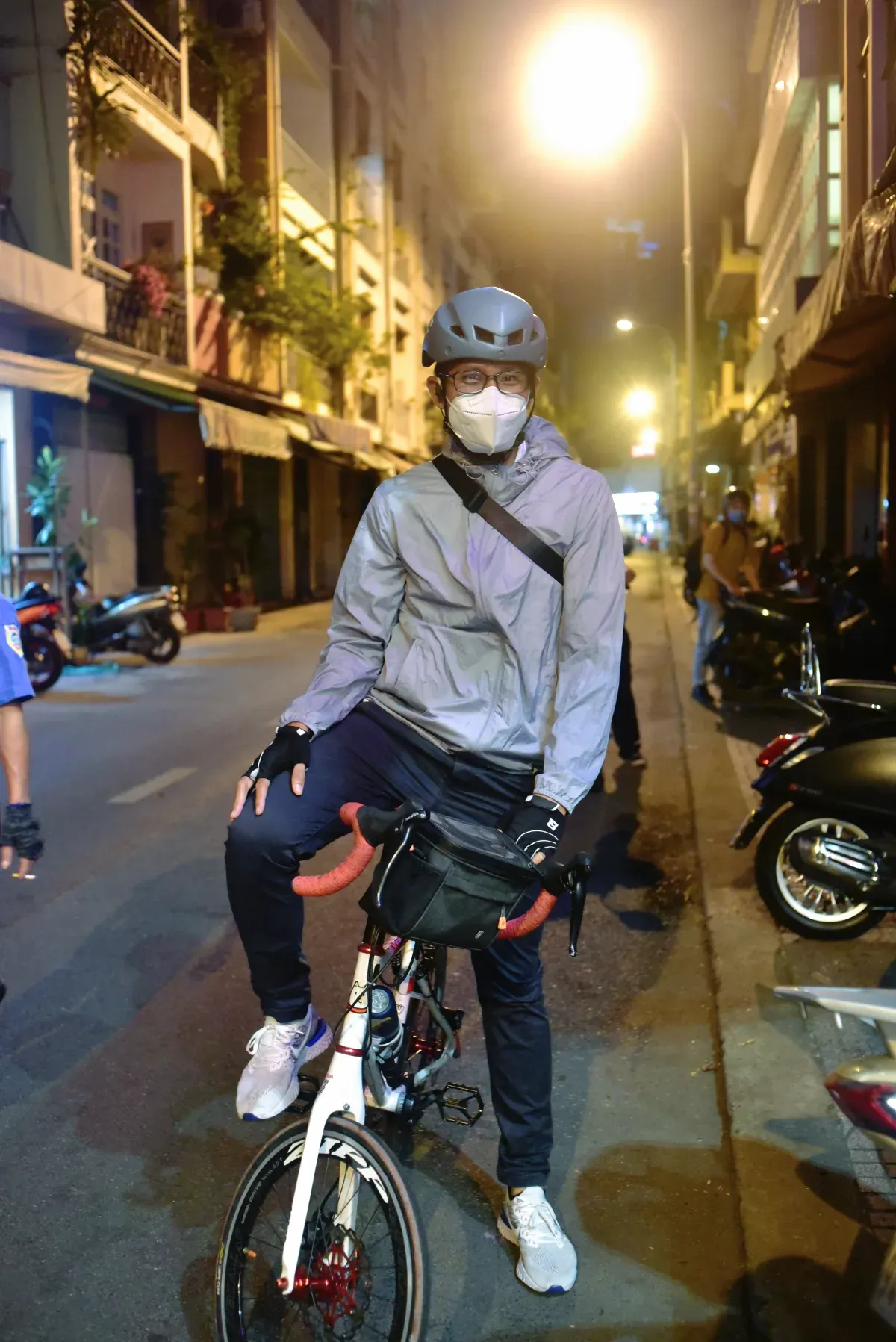 hình dáng đi lang thang mỗi tối